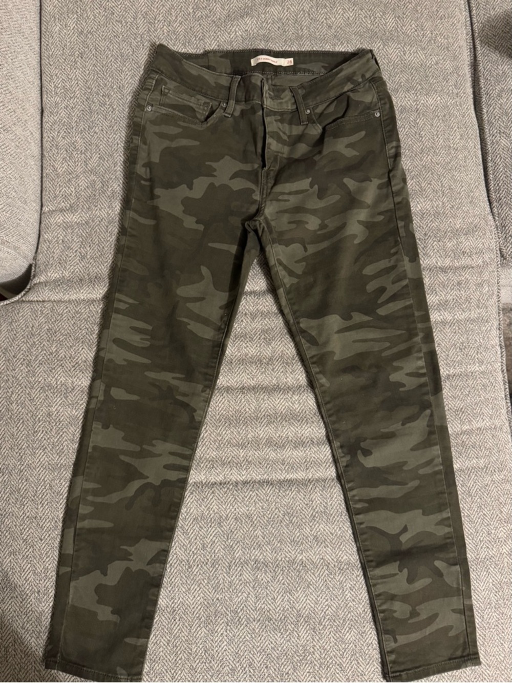 Levi's 711 Skinny Ankle Jeans in camo